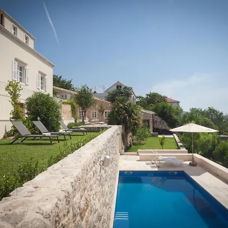 Incredibly Luxurious With Panoramic Pool בית נופש קאבטאט