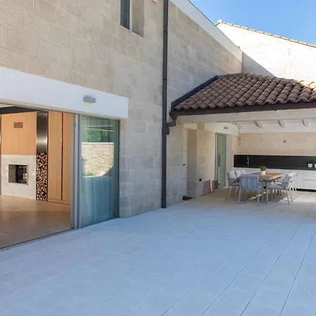 Incredibly Luxurious With Panoramic Pool Holiday home
